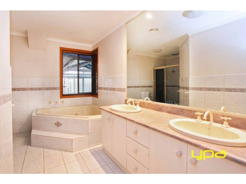 18 Penshurst Court, Hillside VIC 3037