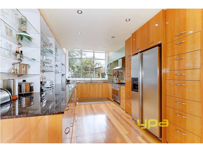 14 Mantaura Avenue, Taylors Lakes VIC 3038