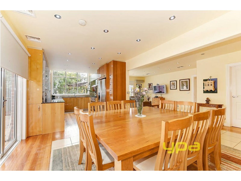 14 Mantaura Avenue, Taylors Lakes VIC 3038