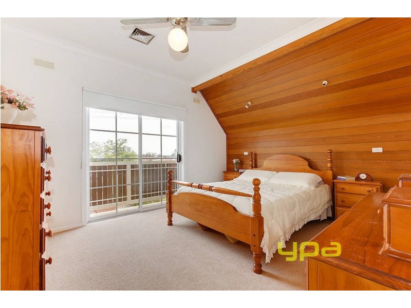 14 Mantaura Avenue, Taylors Lakes VIC 3038