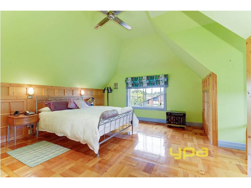 14 Mantaura Avenue, Taylors Lakes VIC 3038