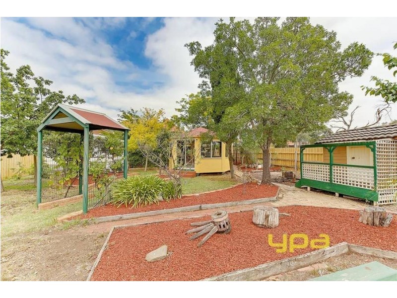 14 Mantaura Avenue, Taylors Lakes VIC 3038