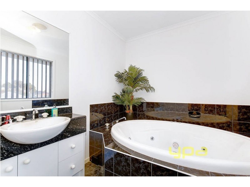 105 Delbridge Drive, Sydenham VIC 3037