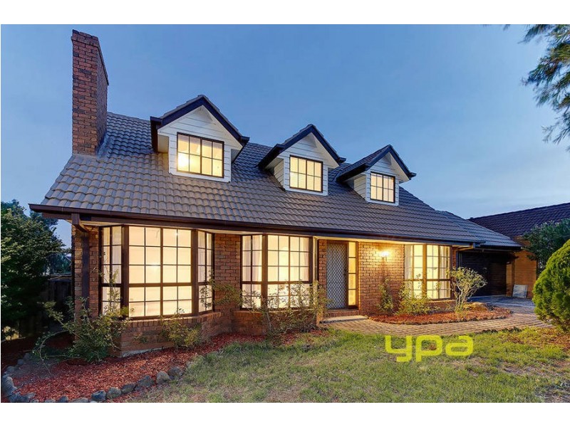 27 Barbary Crescent, Taylors Lakes VIC 3038