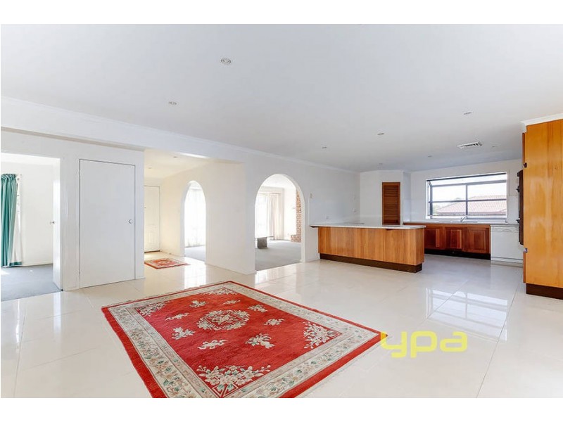 27 Barbary Crescent, Taylors Lakes VIC 3038