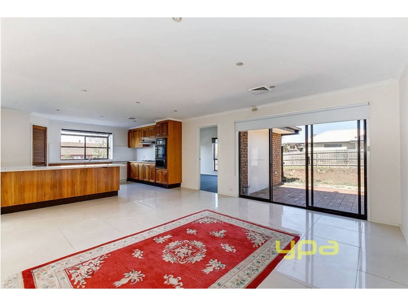 27 Barbary Crescent, Taylors Lakes VIC 3038