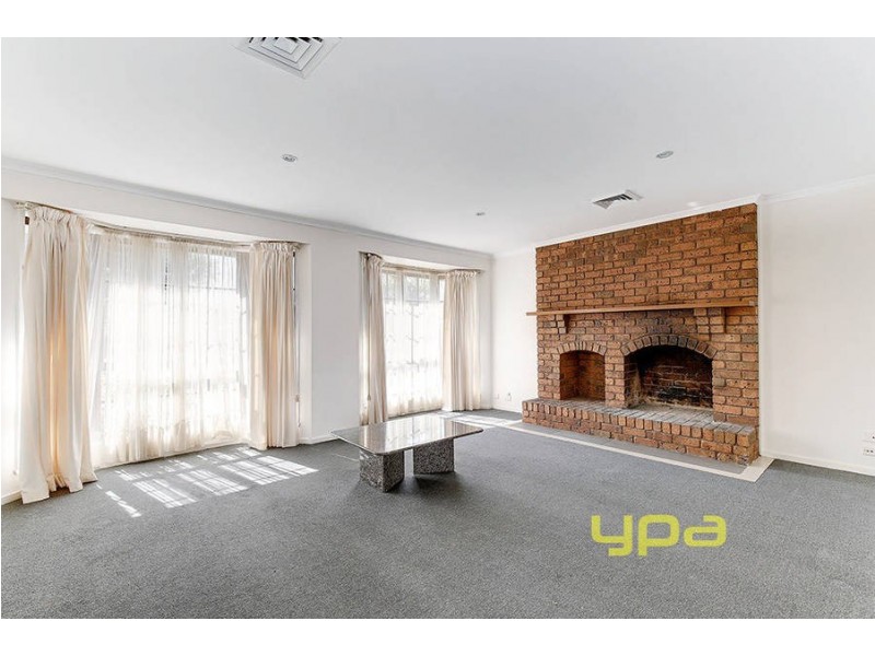 27 Barbary Crescent, Taylors Lakes VIC 3038