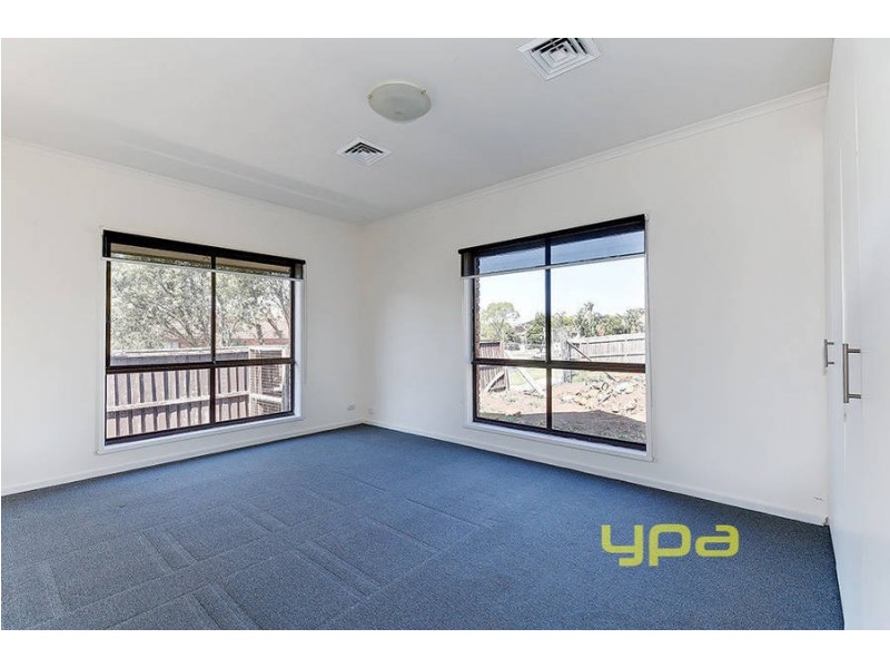 27 Barbary Crescent, Taylors Lakes VIC 3038