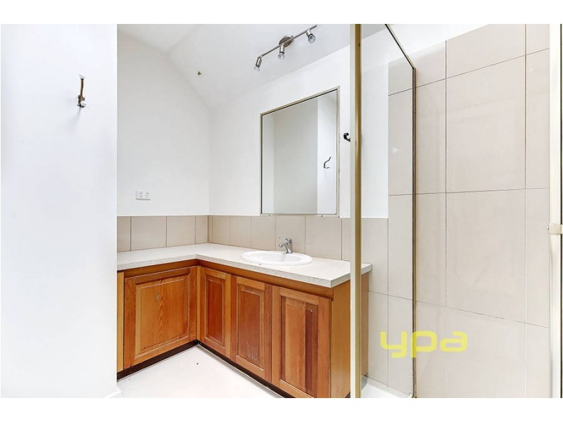 27 Barbary Crescent, Taylors Lakes VIC 3038