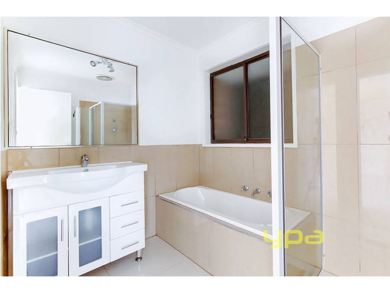 27 Barbary Crescent, Taylors Lakes VIC 3038