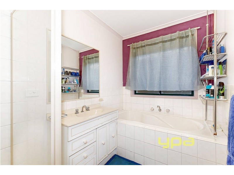 1/32 Chris Court, Hillside VIC 3037