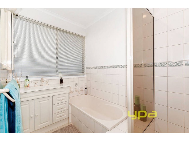 5 Leavesdon Avenue, Kealba VIC 3021