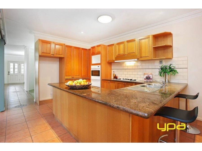 1 Strzelecki Court, Taylors Lakes VIC 3038