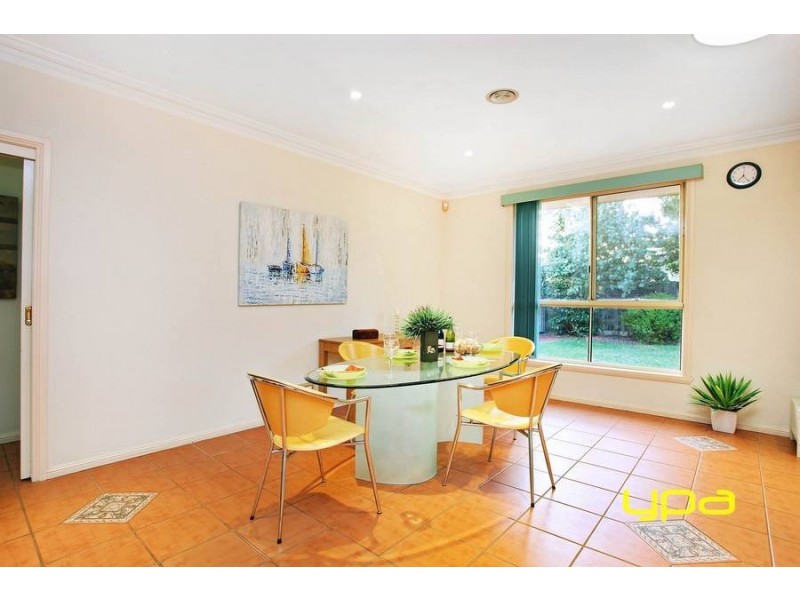 1 Strzelecki Court, Taylors Lakes VIC 3038