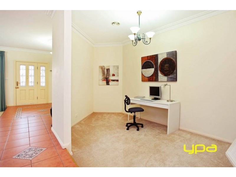 1 Strzelecki Court, Taylors Lakes VIC 3038