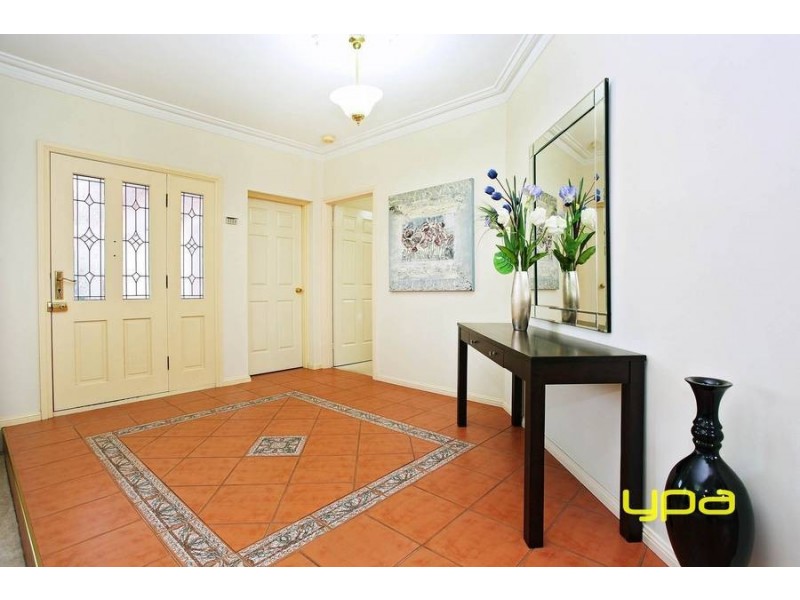 1 Strzelecki Court, Taylors Lakes VIC 3038