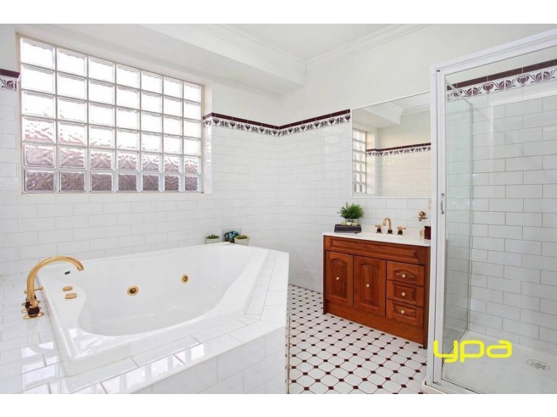 1 Strzelecki Court, Taylors Lakes VIC 3038