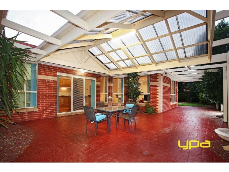 1 Strzelecki Court, Taylors Lakes VIC 3038