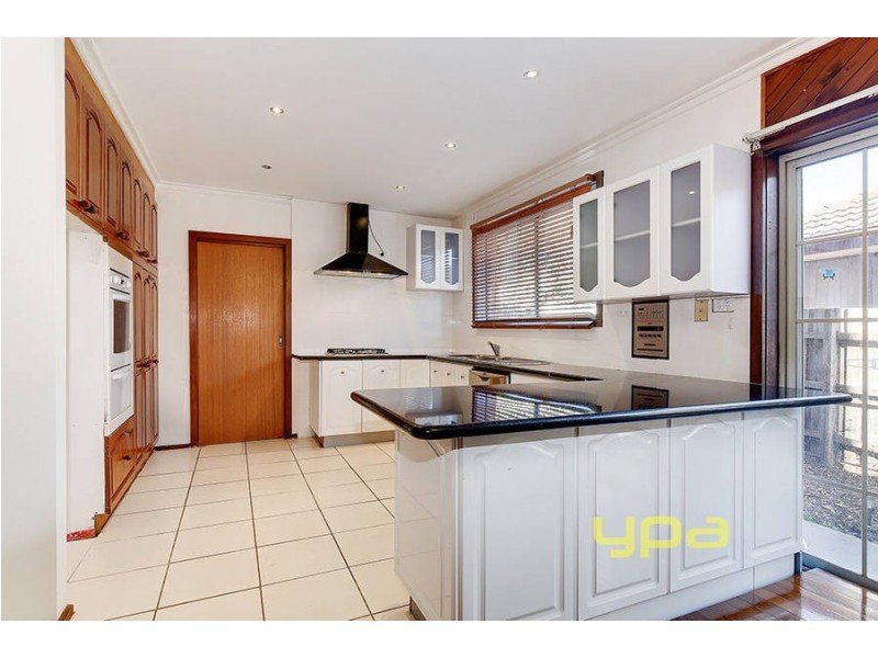 13 Kialoa Court, Taylors Lakes VIC 3038