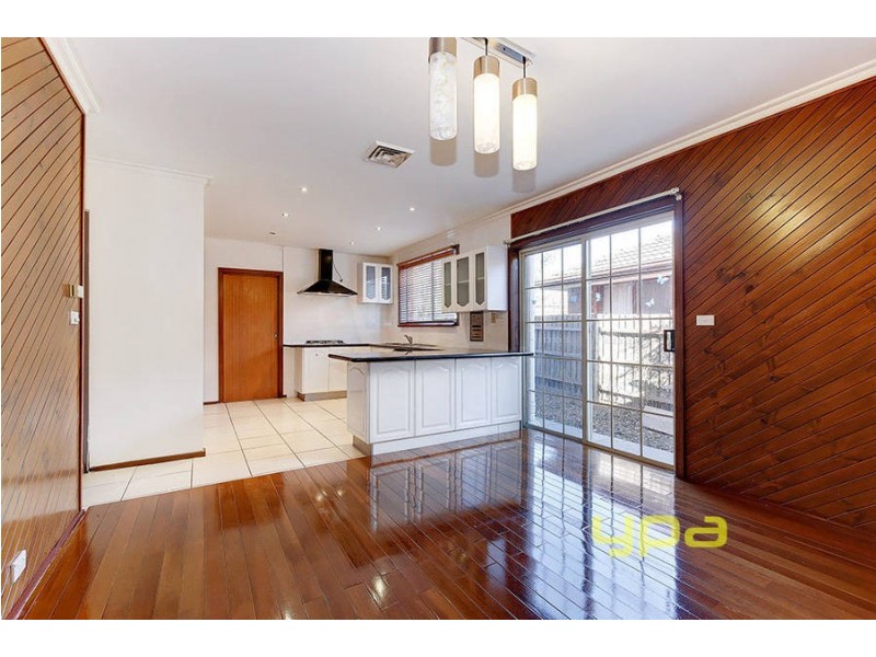 13 Kialoa Court, Taylors Lakes VIC 3038