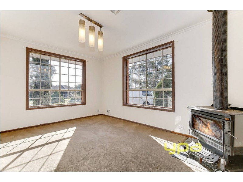 13 Kialoa Court, Taylors Lakes VIC 3038