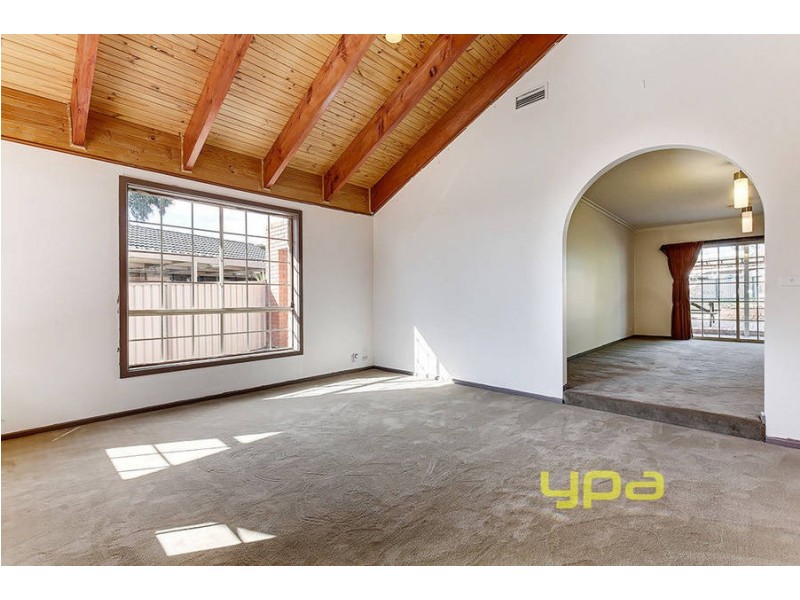 13 Kialoa Court, Taylors Lakes VIC 3038