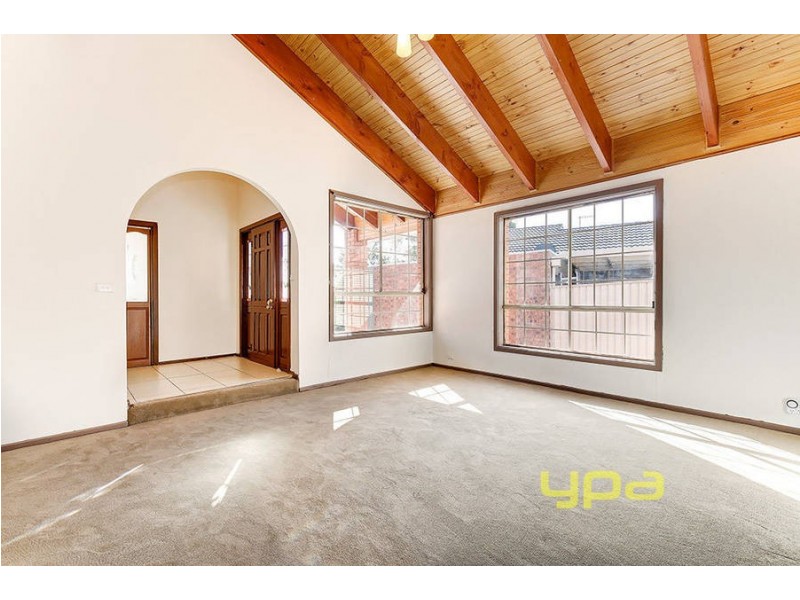 13 Kialoa Court, Taylors Lakes VIC 3038