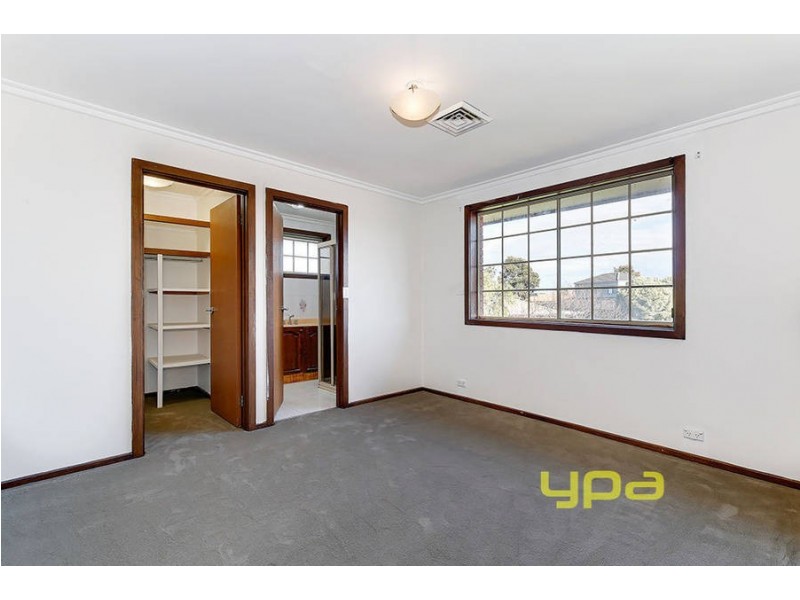 13 Kialoa Court, Taylors Lakes VIC 3038