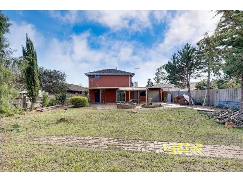 13 Kialoa Court, Taylors Lakes VIC 3038