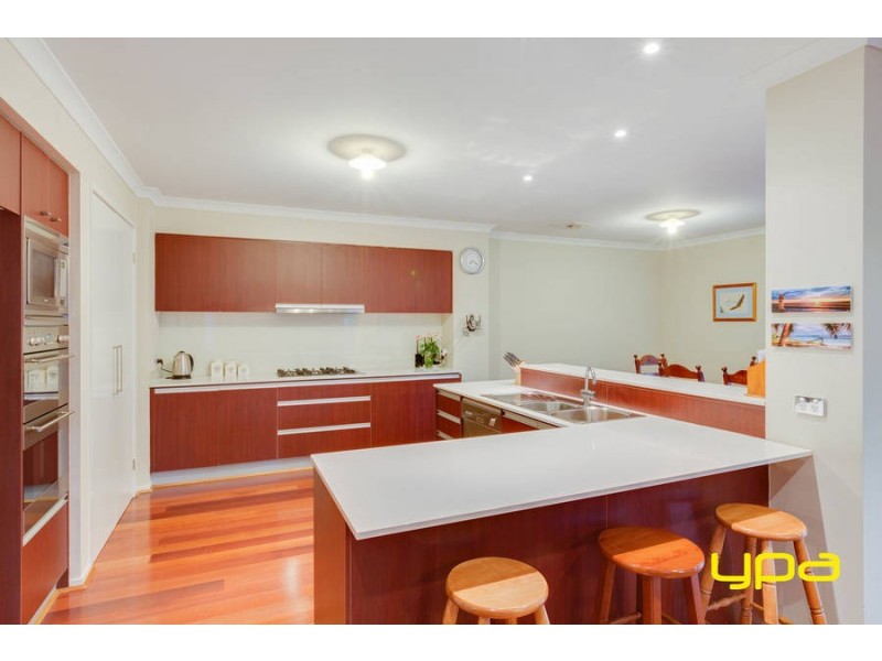 6 Ultimo Walk, Taylors Hill VIC 3037