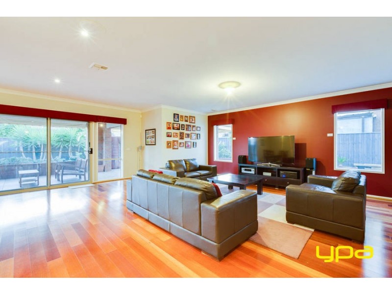 6 Ultimo Walk, Taylors Hill VIC 3037