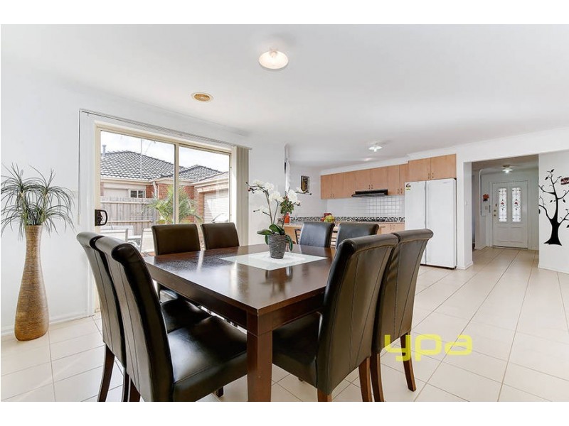 8 Ingram Place, Taylors Hill VIC 3037