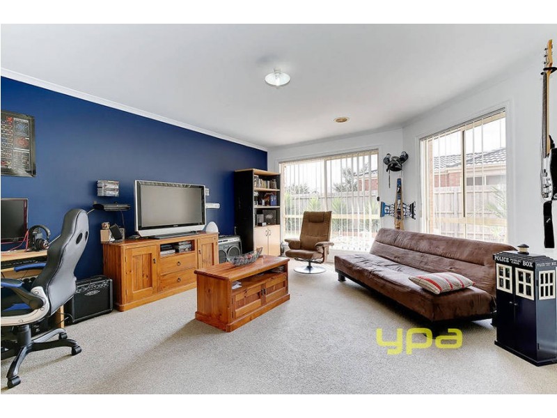 8 Ingram Place, Taylors Hill VIC 3037