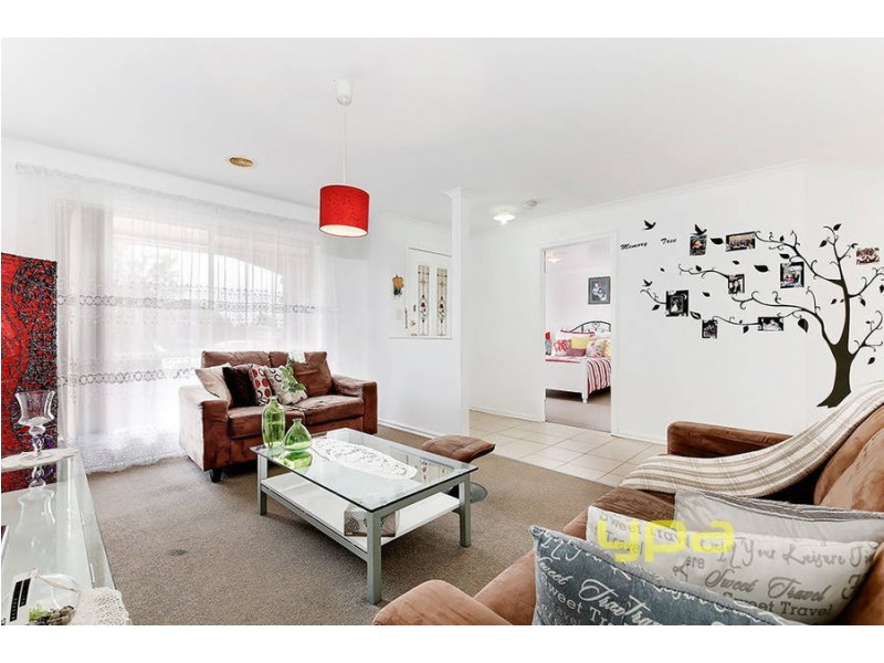 8 Ingram Place, Taylors Hill VIC 3037