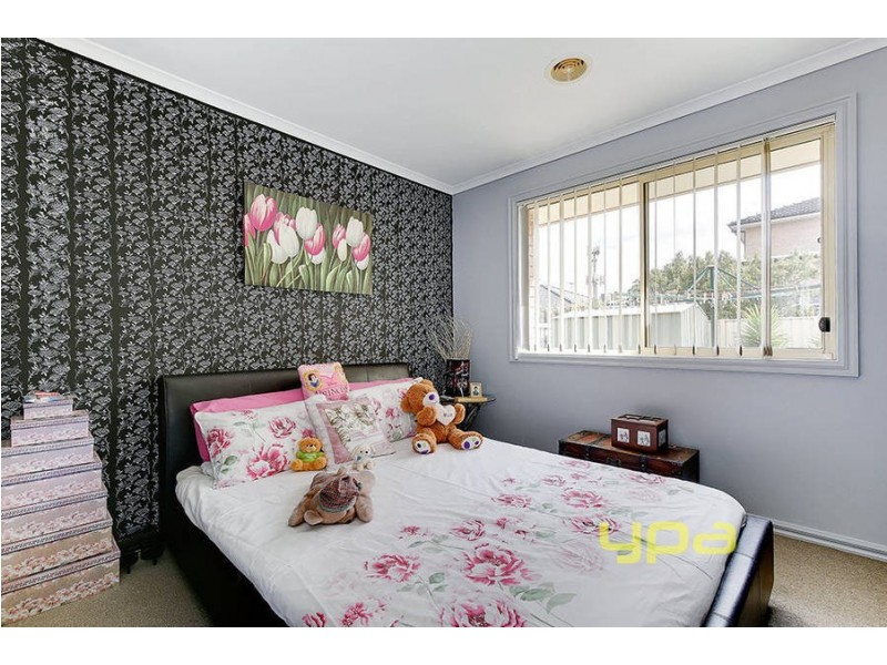 8 Ingram Place, Taylors Hill VIC 3037