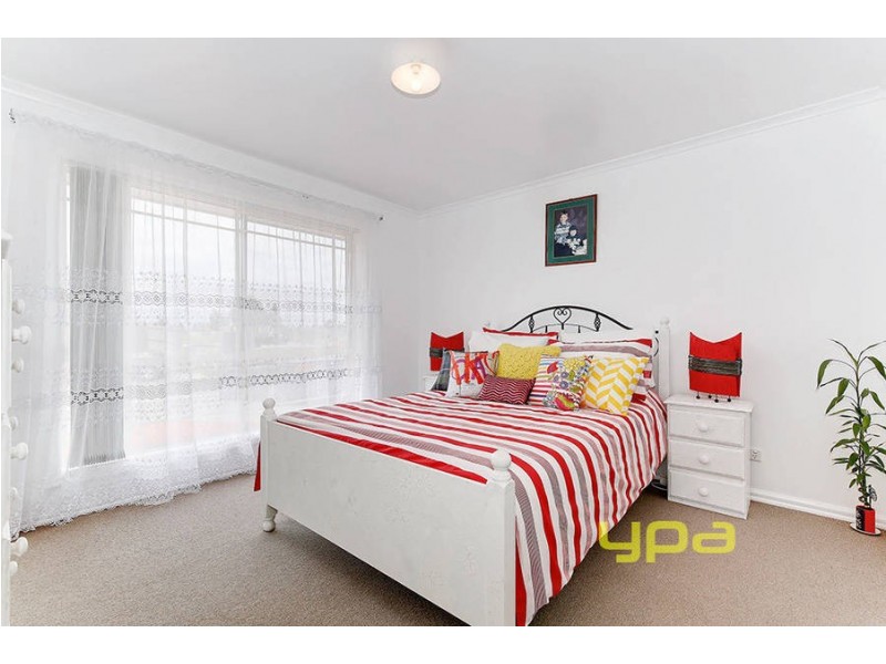 8 Ingram Place, Taylors Hill VIC 3037