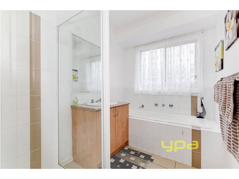 8 Ingram Place, Taylors Hill VIC 3037