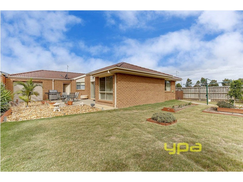 8 Ingram Place, Taylors Hill VIC 3037