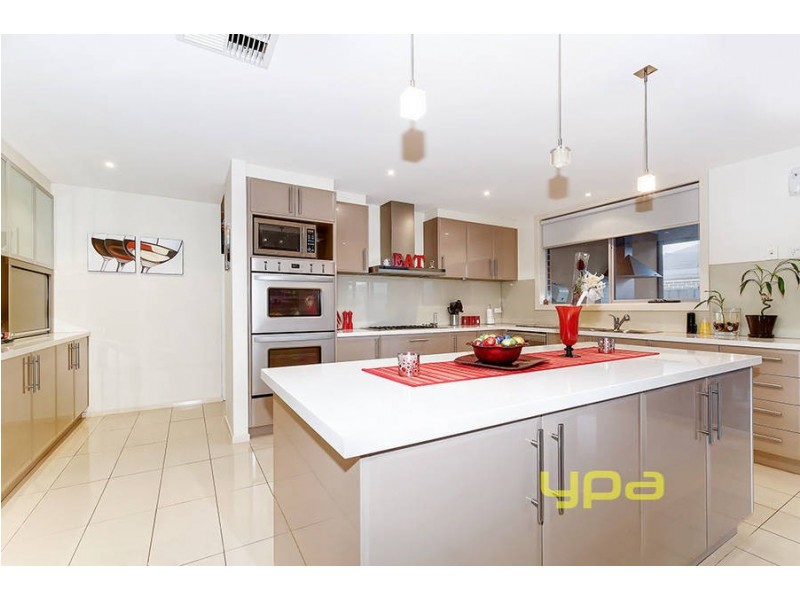 11 Wales Court, Hillside VIC 3037