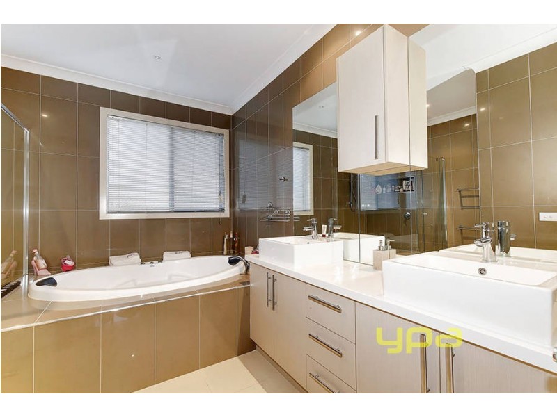 11 Wales Court, Hillside VIC 3037