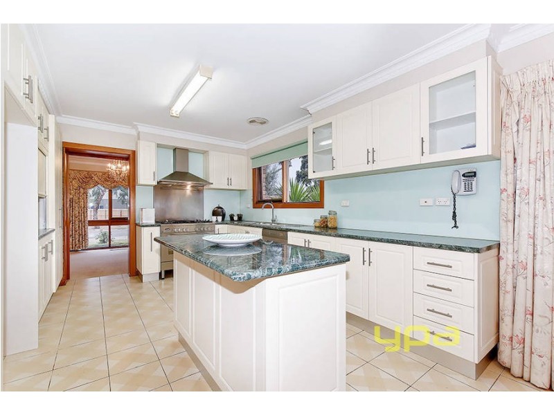 9 Mara Court, Taylors Lakes VIC 3038