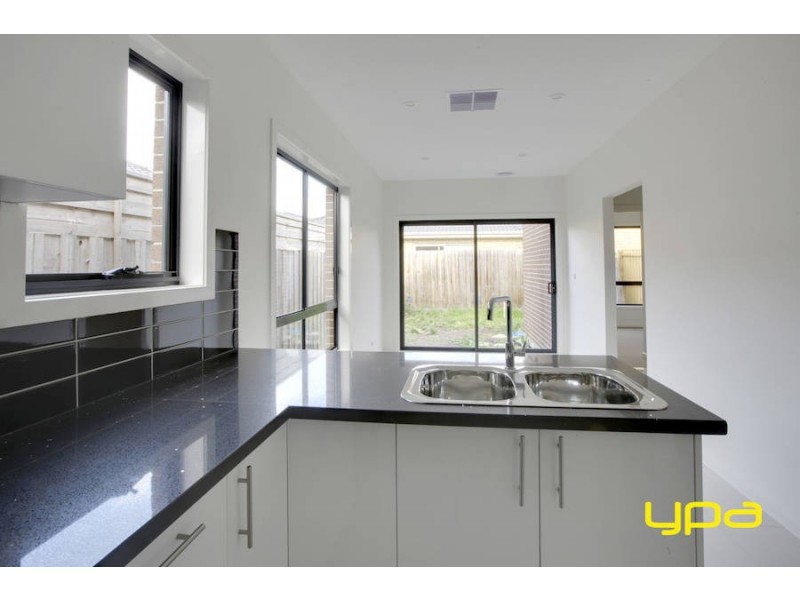 1 & 2/31 Lydgate Terrace, Epping VIC 3076