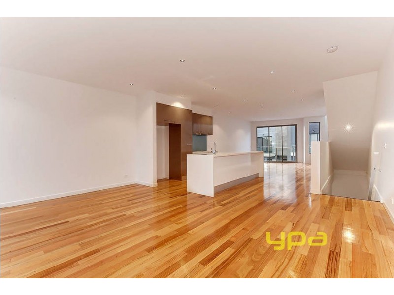 8/25 Boathouse Drive, Caroline Springs VIC 3023