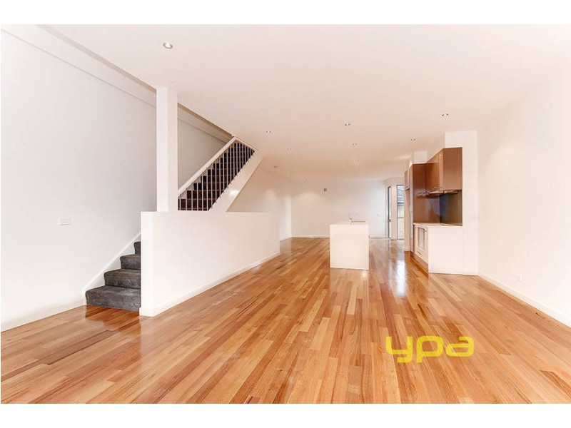 8/25 Boathouse Drive, Caroline Springs VIC 3023