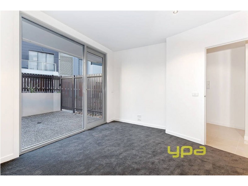 8/25 Boathouse Drive, Caroline Springs VIC 3023