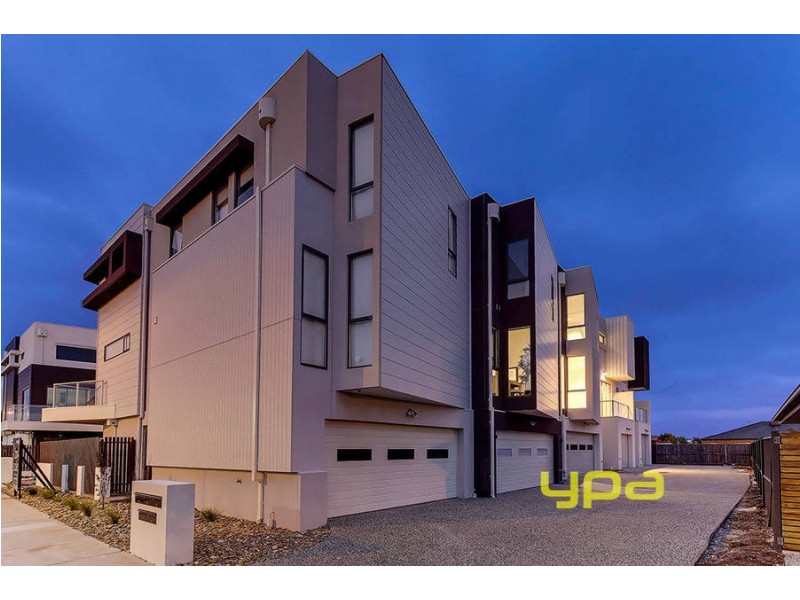 8/25 Boathouse Drive, Caroline Springs VIC 3023