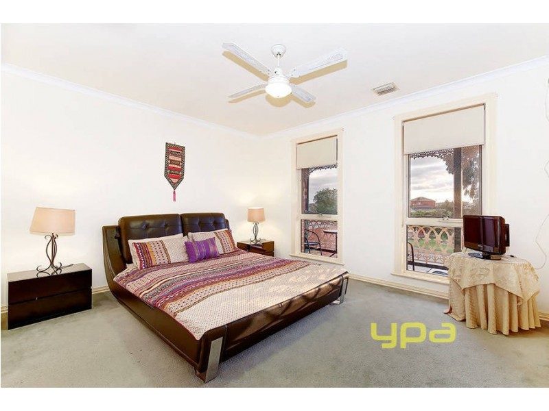 2/42 Chris Court, Hillside VIC 3037