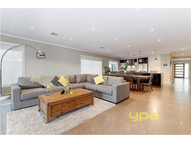 10 Roma Court, Taylors Hill VIC 3037