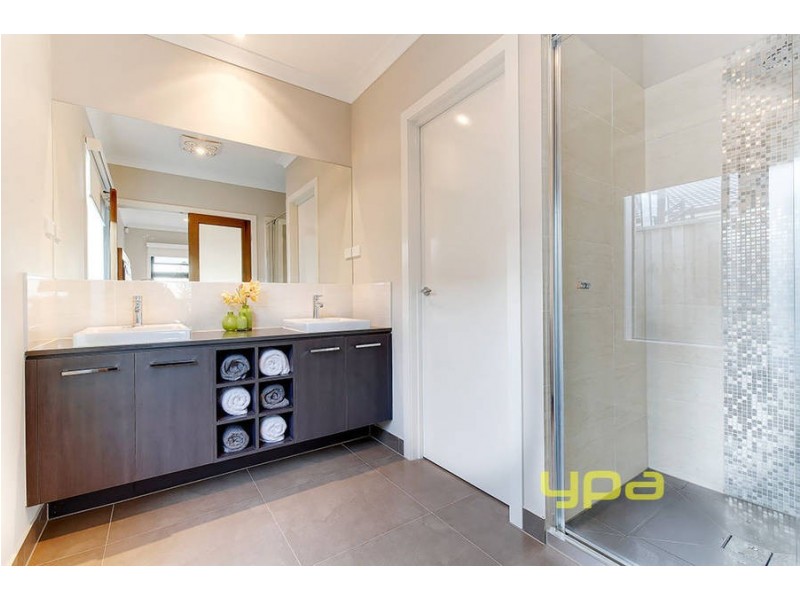 10 Roma Court, Taylors Hill VIC 3037