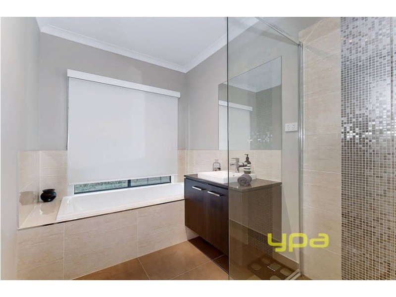 10 Roma Court, Taylors Hill VIC 3037